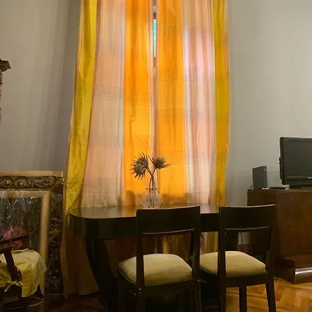 Vintage In Private House Bukarest