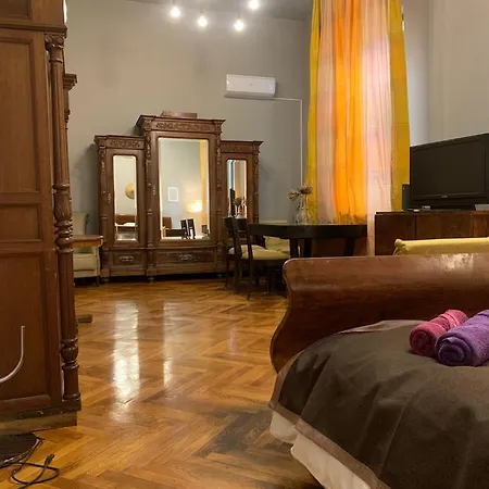 Проживание в семье Vintage In Private House